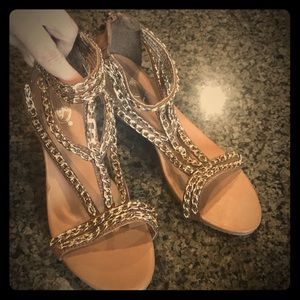 Brand new wedges with gold chains